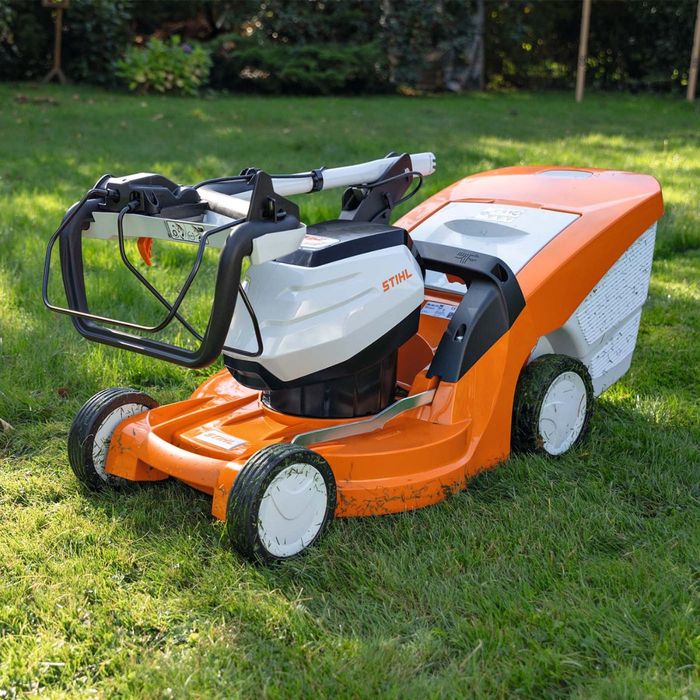 STIHL RMA 448 VC Self propelled Battery Lawn Mower Medium Large Lawns STIHL SHOP