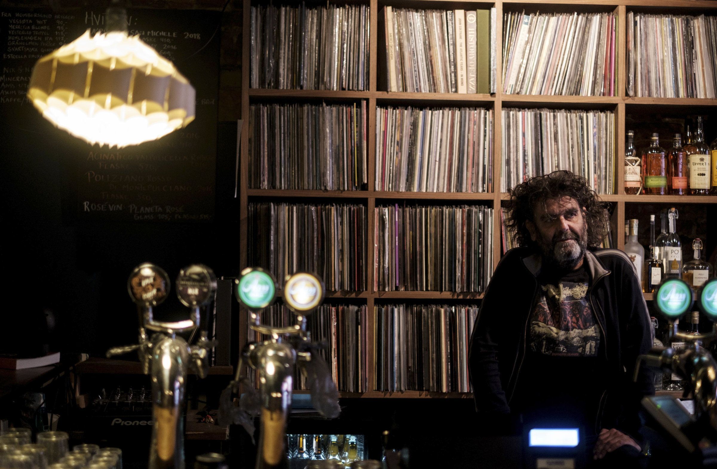 Vegard Heskestad behind the bar at at Kafé Hærverk, Oslo