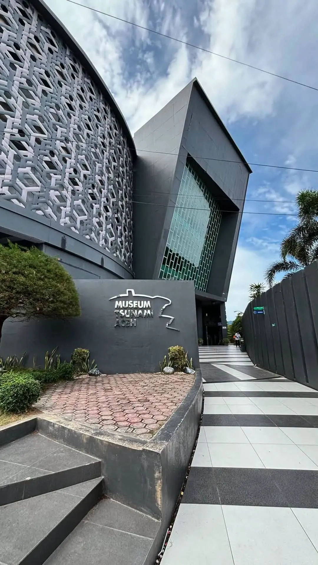 Revitalisasi tata cahaya sensorik di dalam Museum Tsunami Banda Aceh yang memberikan pengalaman ruang lebih interaktif bagi pengunjung.
