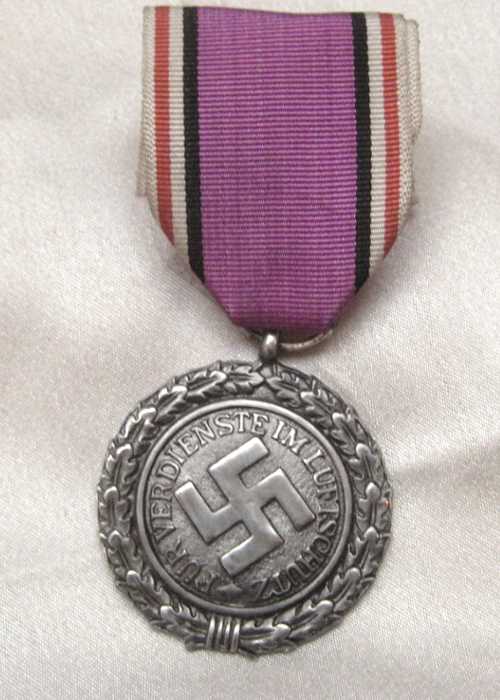 WW2 German luftschutz Medal 2nd class- Sonnderklasse