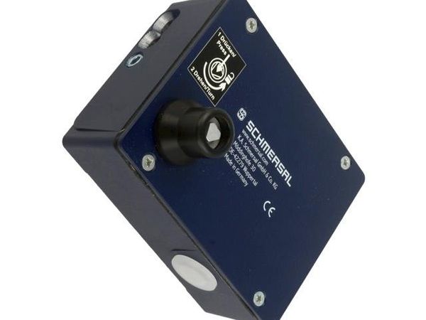AZM 415-11/11ZPKFE 24VAC/DC Emergency Stop Switches / E-Stop Switches