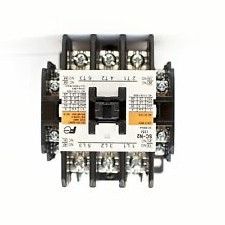 CE100F28-3-D  Connectors