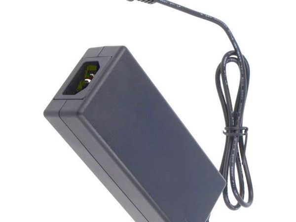 TRH50A480-11E01 VI Desktop AC Adapters