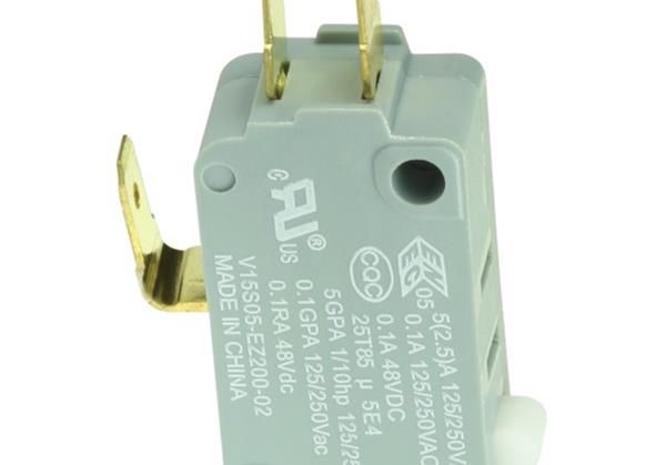 V15S05-EZ200-02 Basic / Snap Action Switches