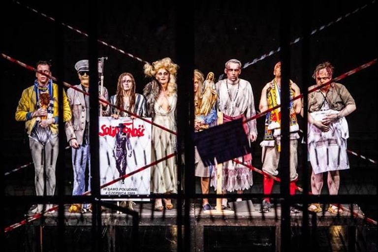 Спектакль Моніки Стшемпки та Павла Демірського «Був собі поляк, поляк, поляк та диявол». Джерело: Był sobie Polak, Polak, Polak i diabeł / Facebook