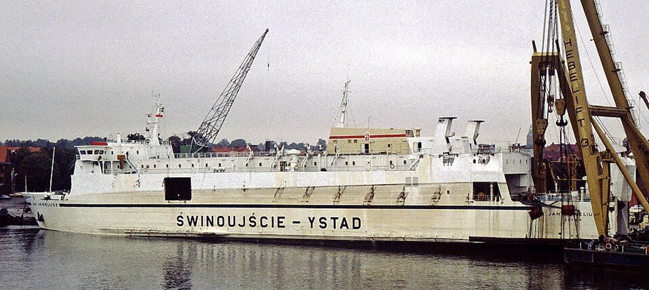 Судно «Ян Гевелій», 1982. Фото: Вольфґанґ Фрікке / Wikipedia