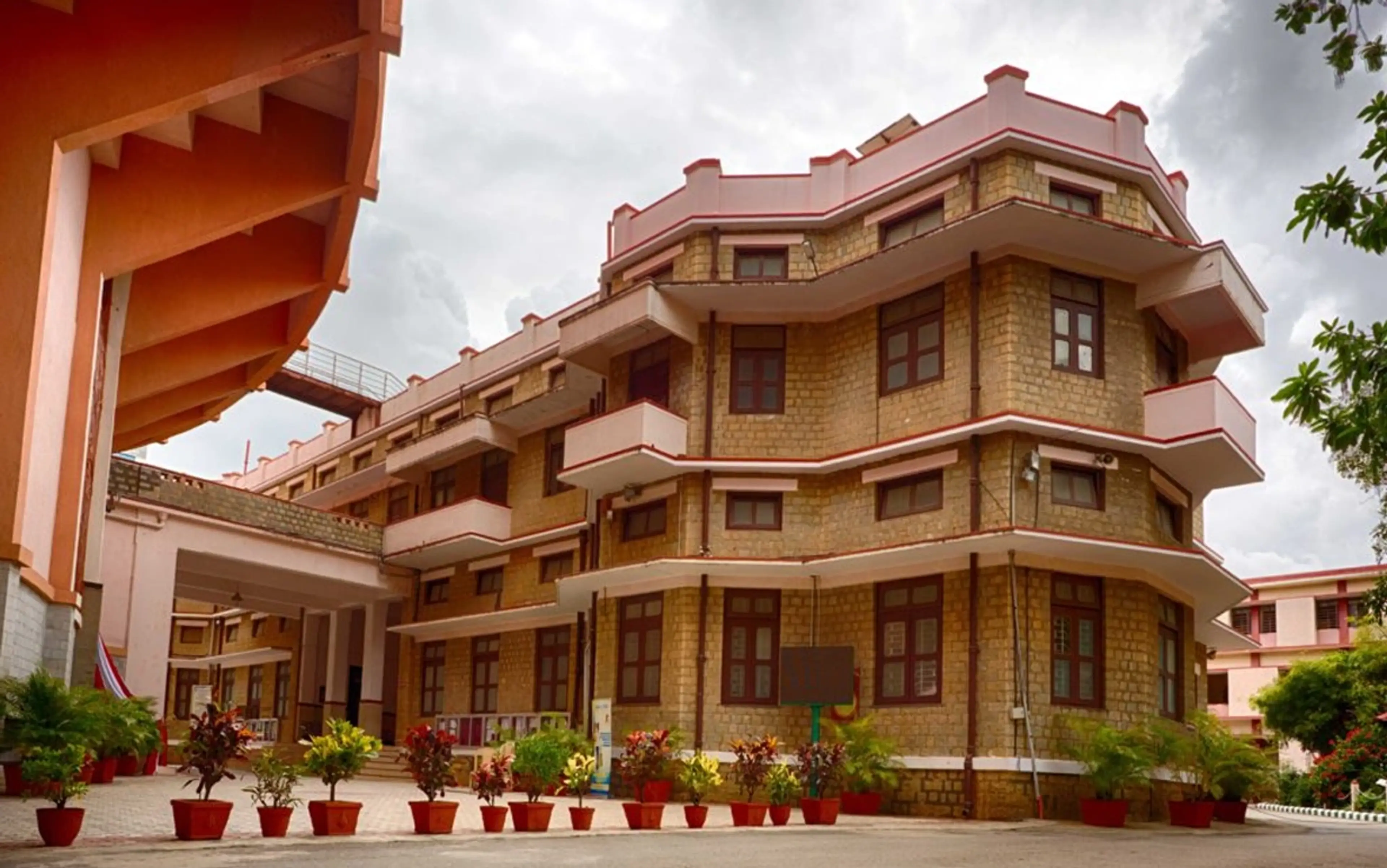 Mount Carmel College campus