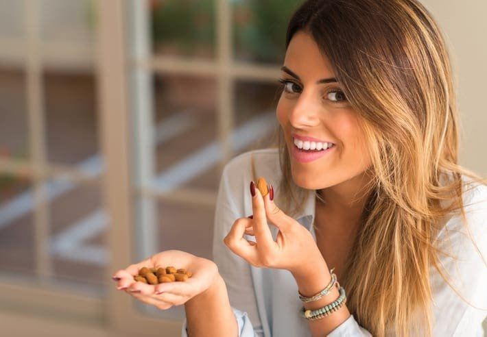 almond nutritional facts