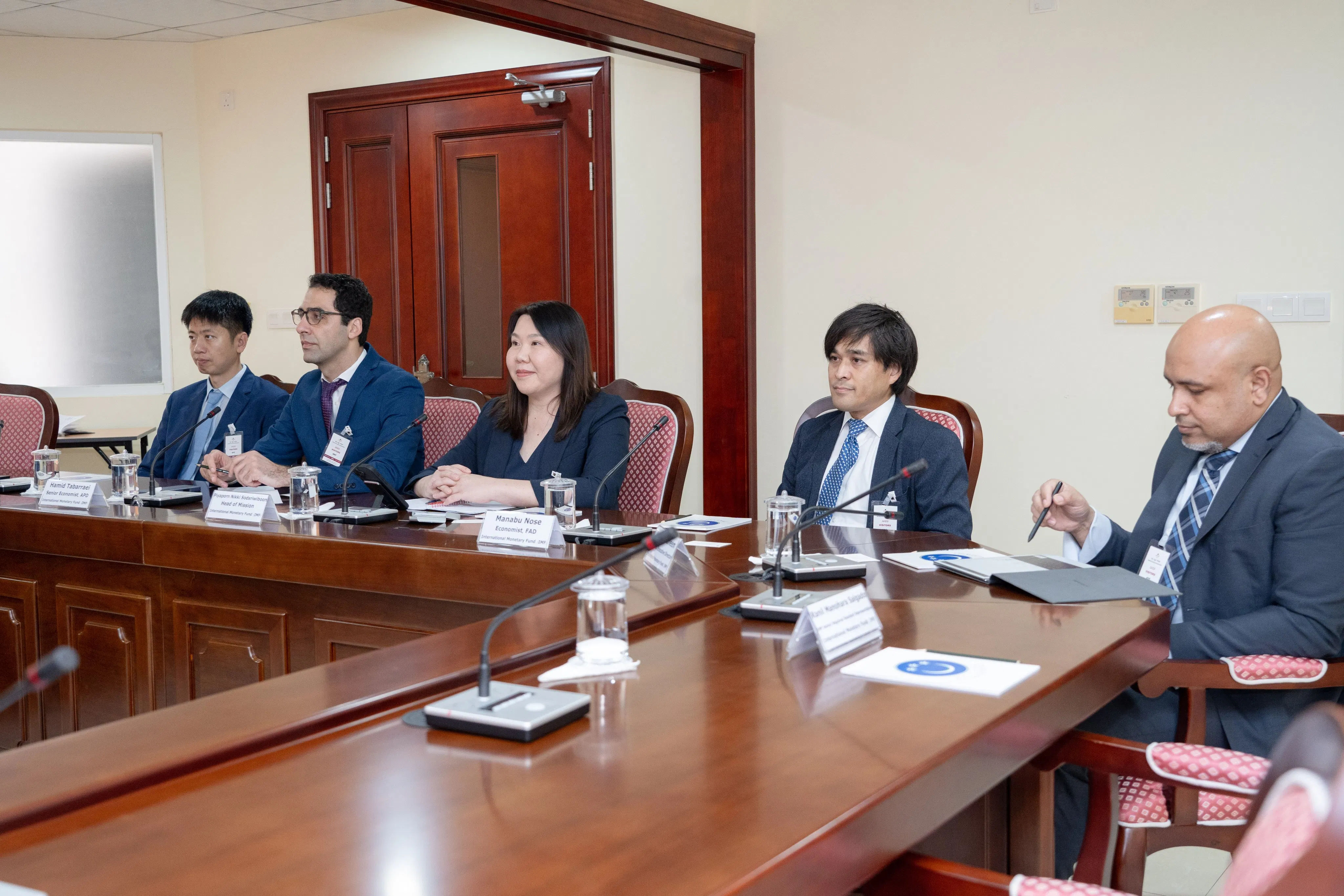 IMF warning, gas hike and market contracts