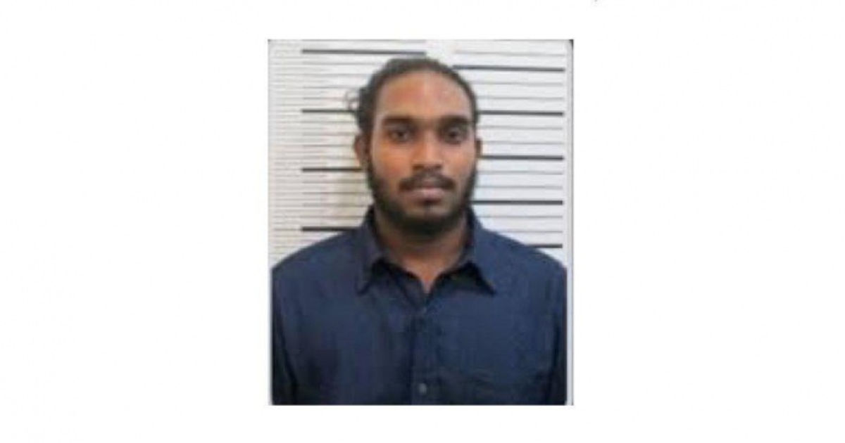 Weekend roundup: murder suspect found on stranded speedboat