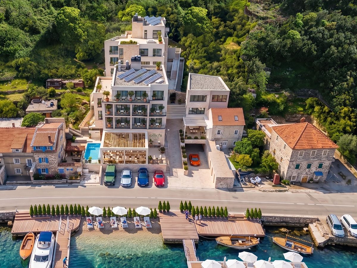 Ollie's Hotel by the Sea
