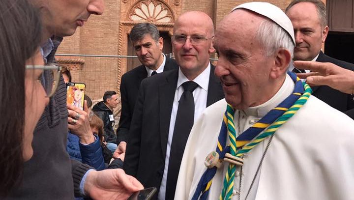 Il Papa col Fazzolettone.