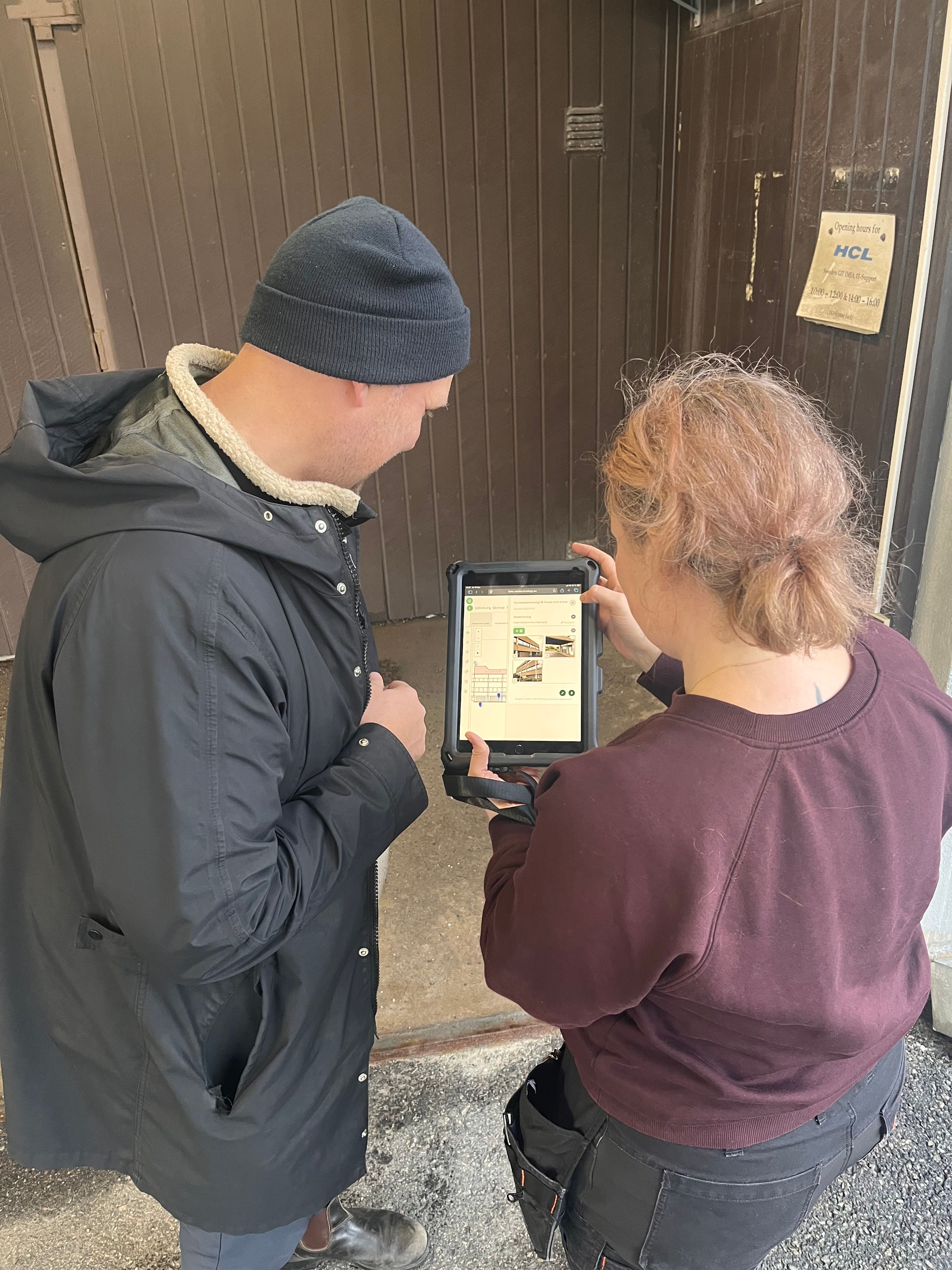 Konsult som arbetar med ritning