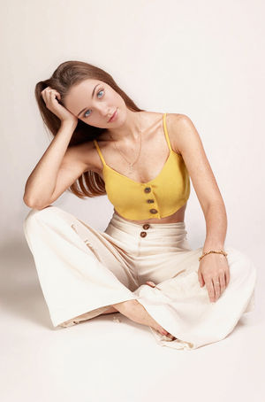 Model wearing yellow woman top 1