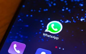 WhatsApp von iPhone auf Android übertragen: Handy mit Whatsapp Button