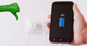 Handy lädt nicht mehr – So löst Du das Problem!