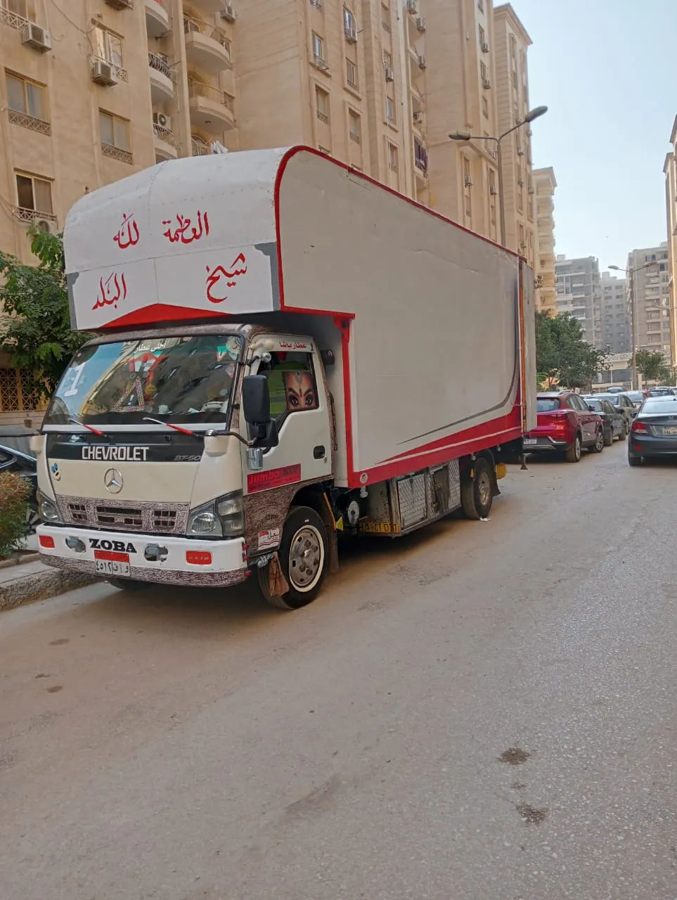 شاحنة نقل حديثة