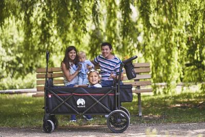 Die elvent Bollerwagen Modelle unterstützen Dich bei der Familien-Zeit, sodass jeder Ausflug voller Erholung und freudiger Abenteuer genossen werden kann. 