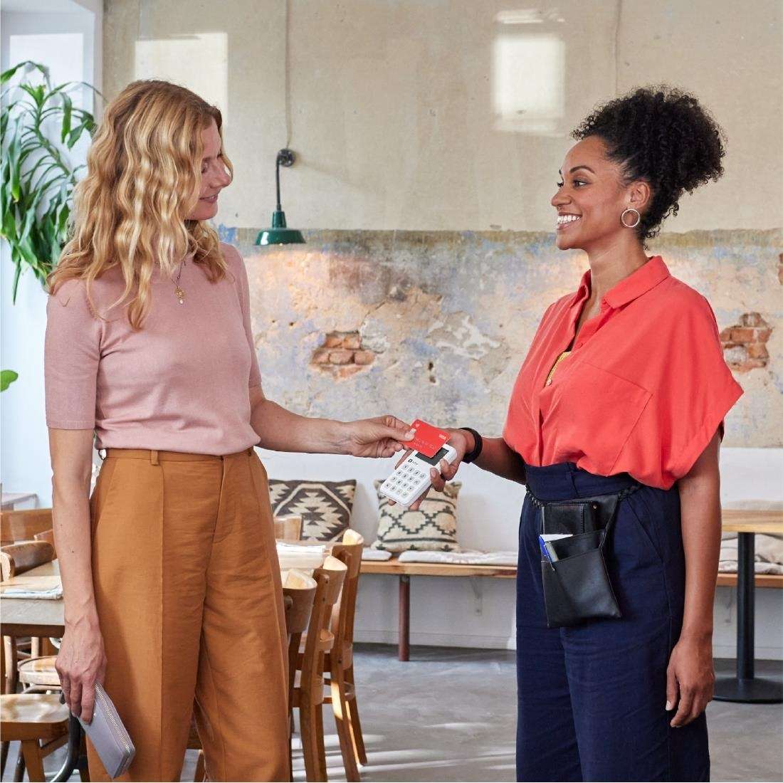 cu261_lifestyle SumUp 3G+ Payment Kit