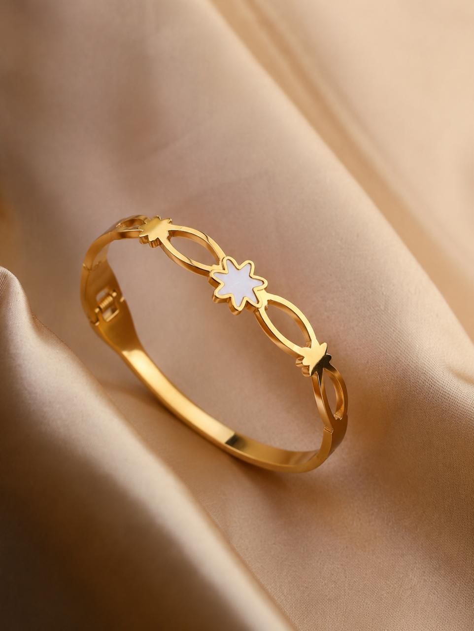 Kada Style Starlight Bloom Bangle