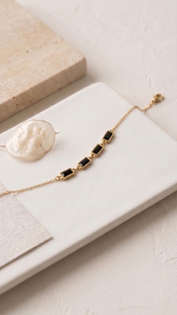 Noiré Rectangular Stone Bracelet (Black)