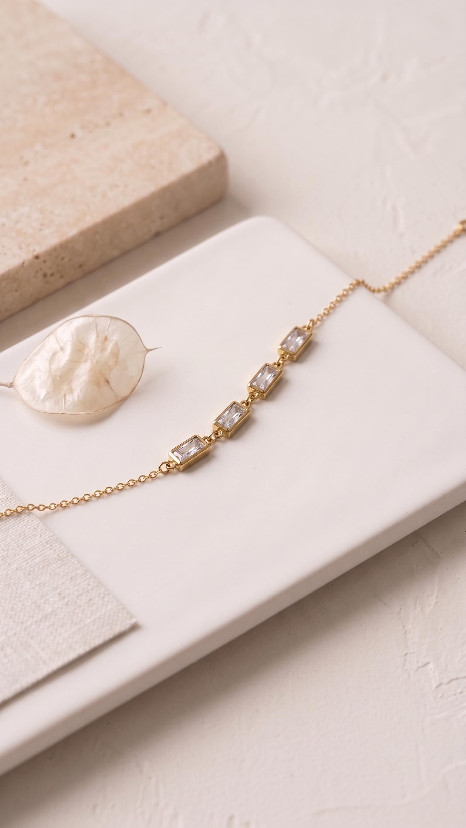 Noiré Rectangular Stone Bracelet (White)