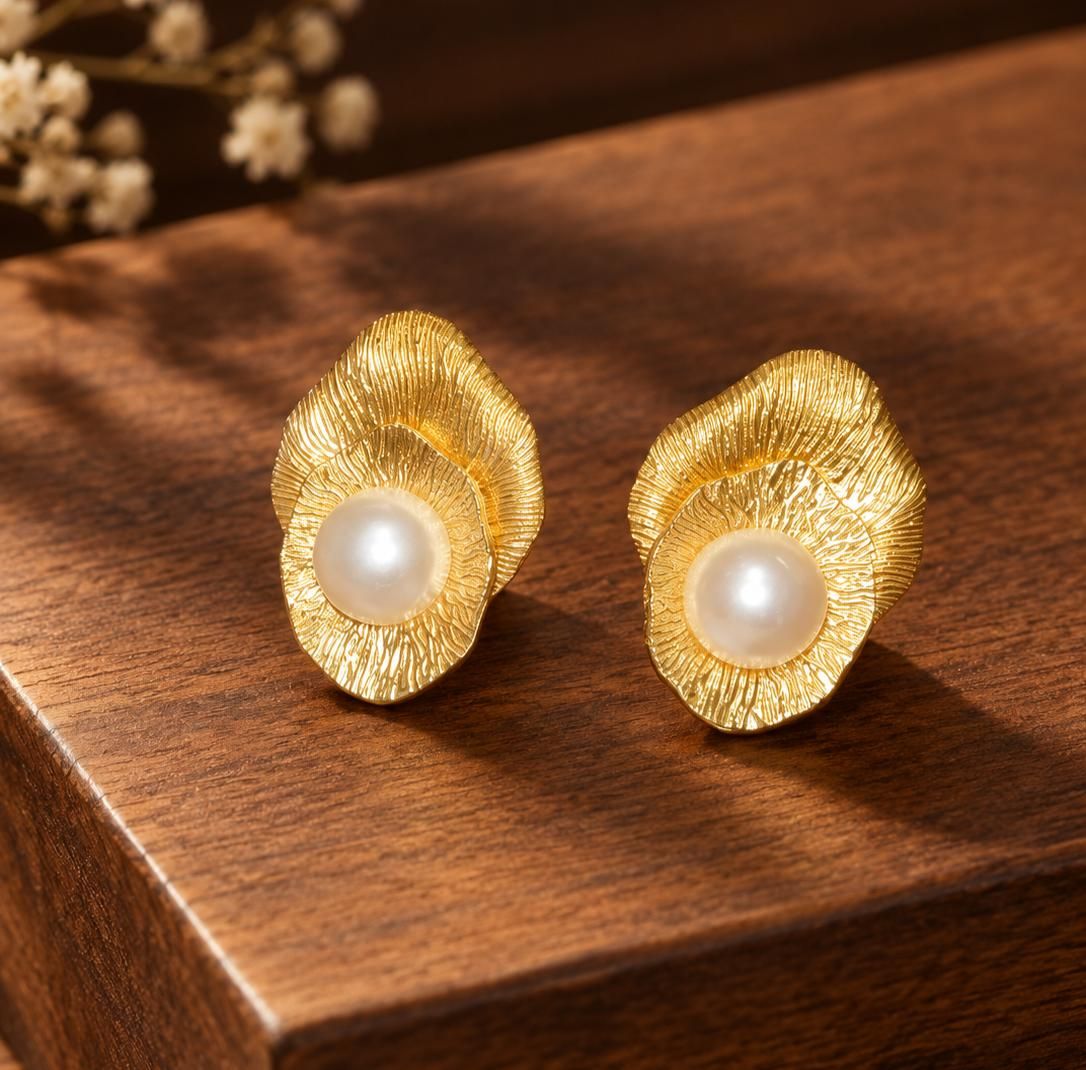 Sculpted Pearl Earring