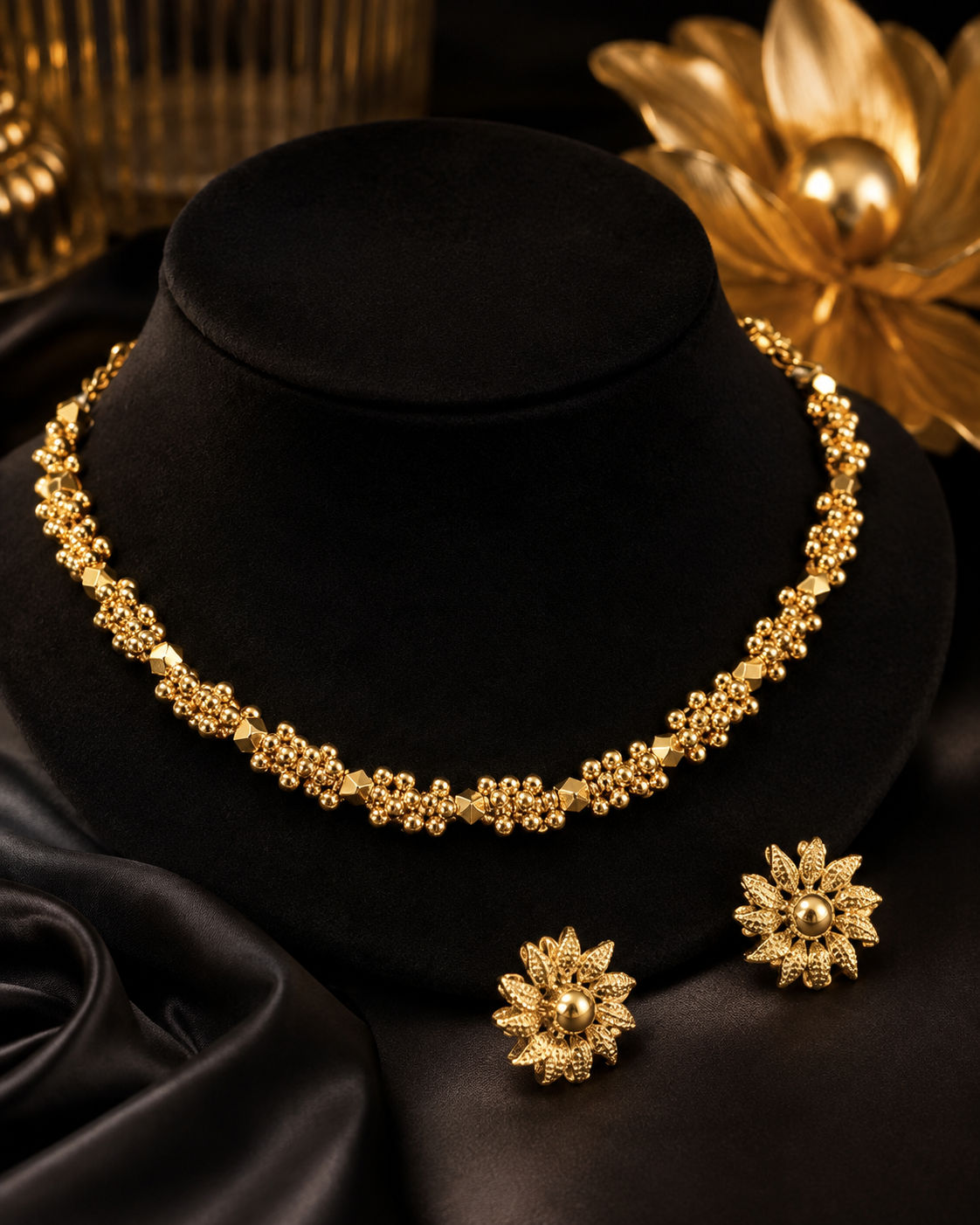 Cluster Golden Ball Choker With Stud
