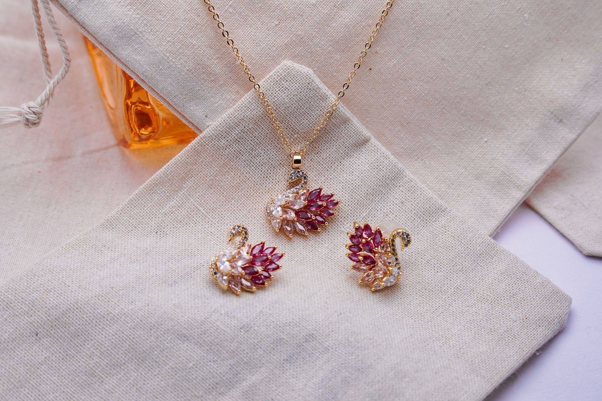 Ruby Swan Necklace Set