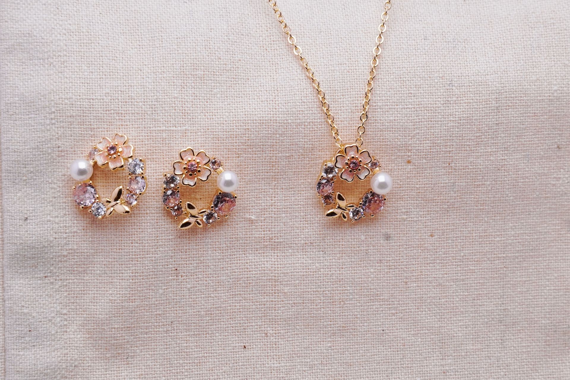 Pearl Blossom Wreath Necklace Set