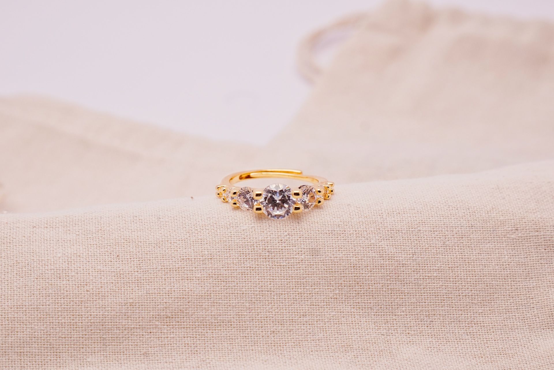 Graduated Round Solitaire Ring