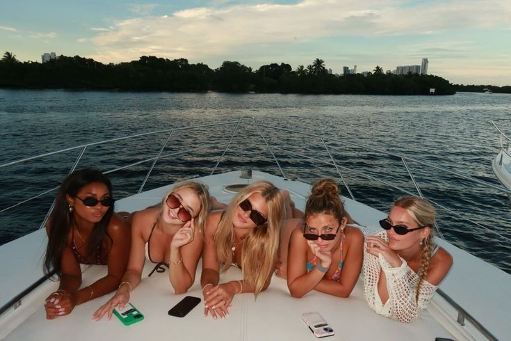 Social Era Girl Trip