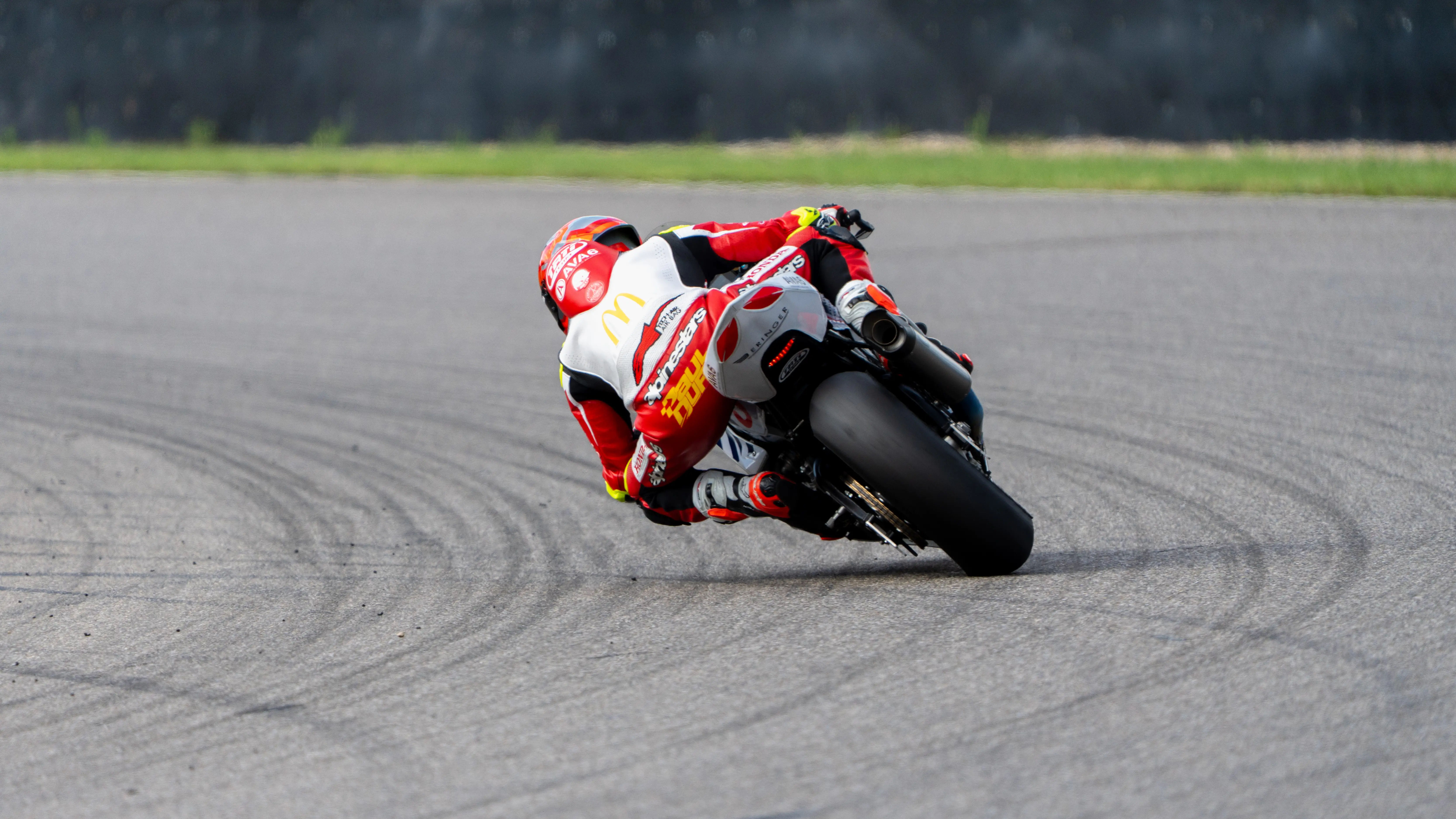 FSBK — Anneau du Rhin, virage en pleine action