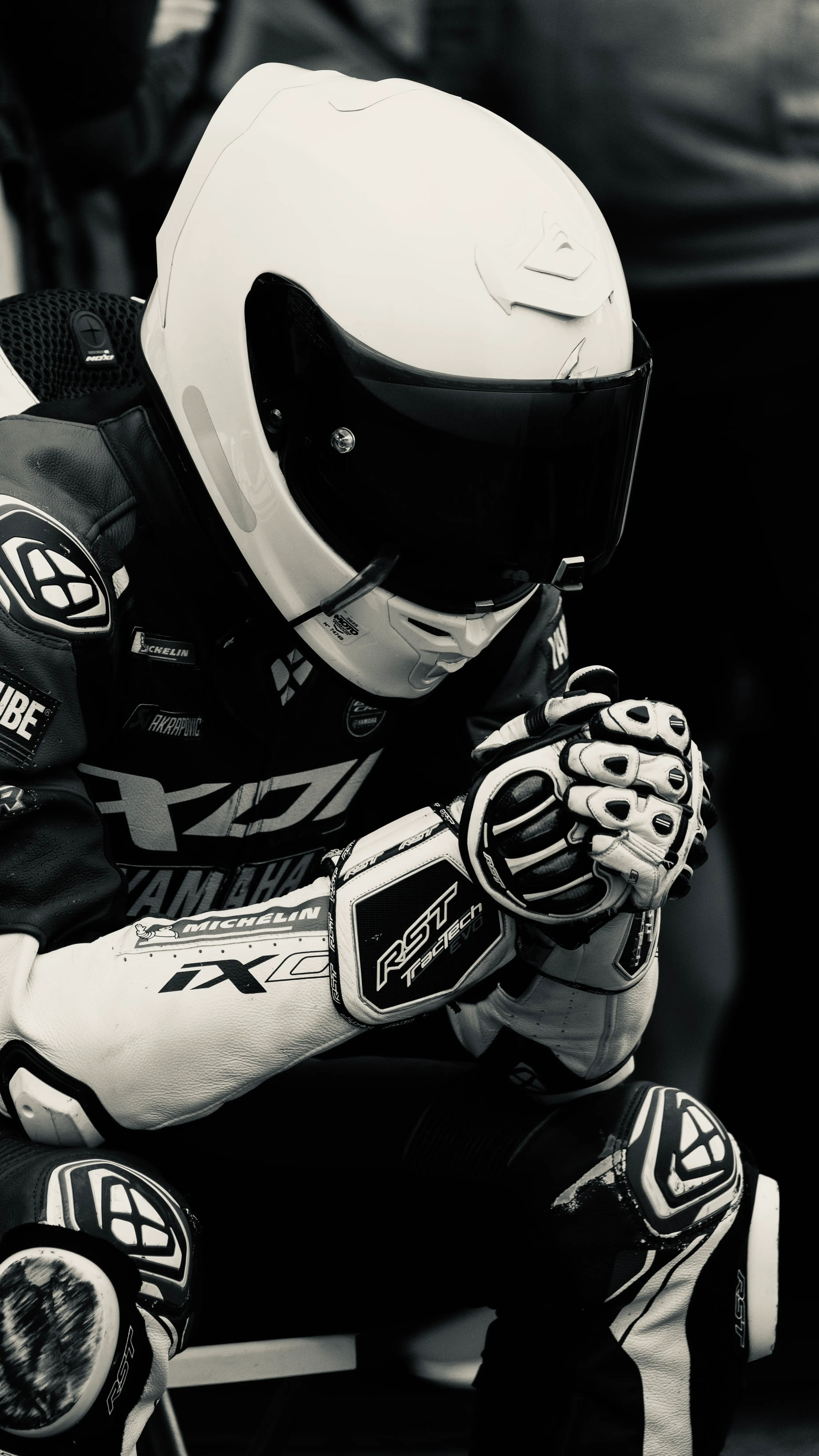 FSBK — Anneau du Rhin : pilote dans sa bulle avant départ — France Superbike