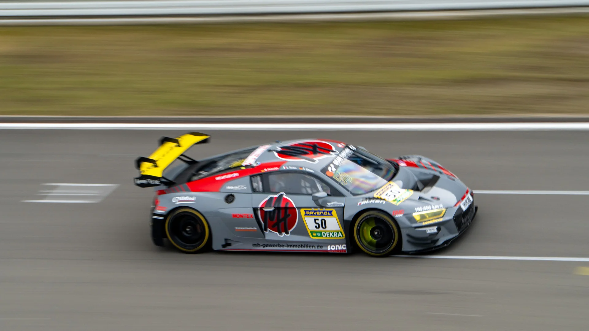 Audi R8 Endurance Nürburgring by Momentum.raw