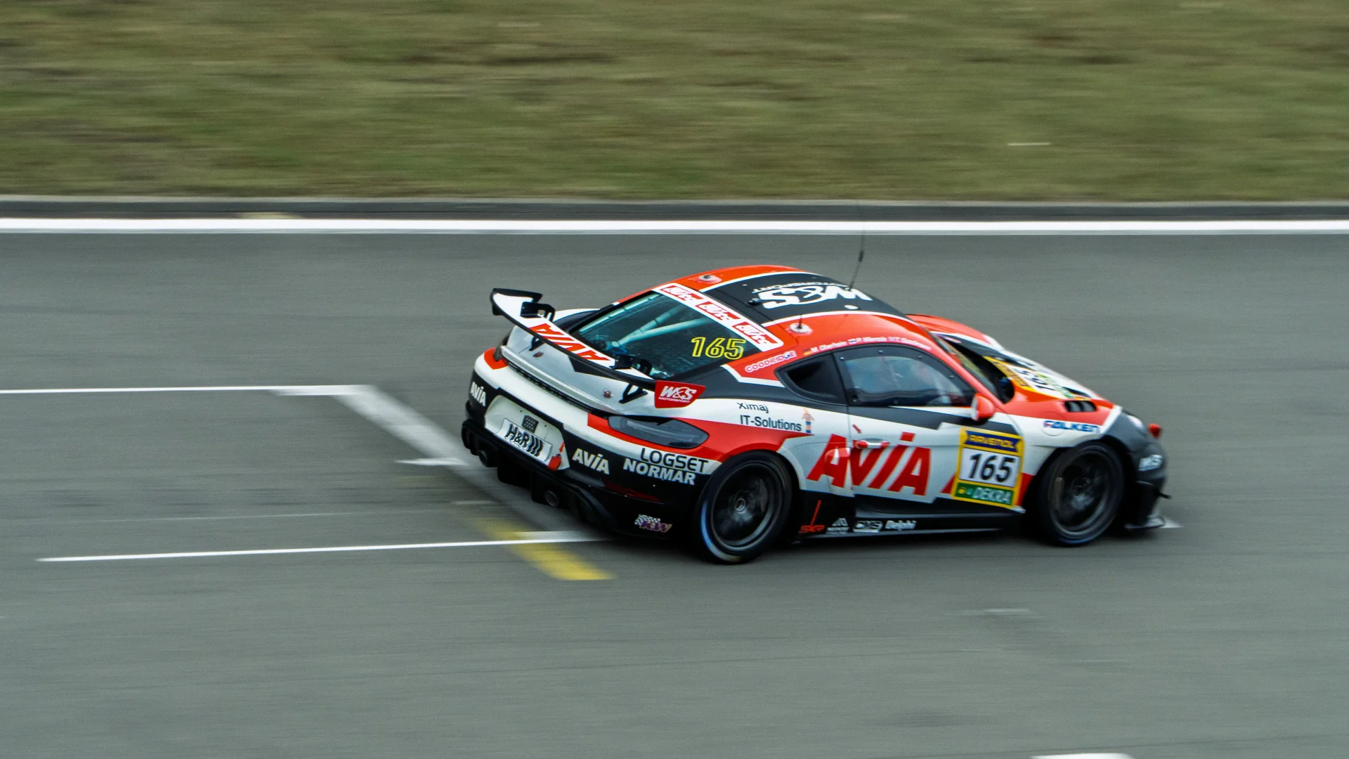 Porsche GT4 AVIA NLS1 by Momentum.raw