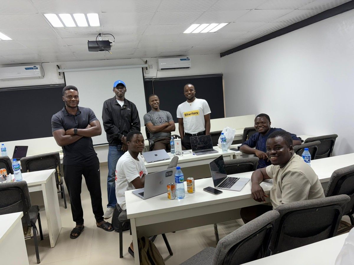 Attendies at the Bitnob Abuja Event Grouped for a memorable photo