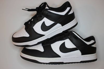 What are the differences between Men and Women Nike Dunk Low Panda releases ?