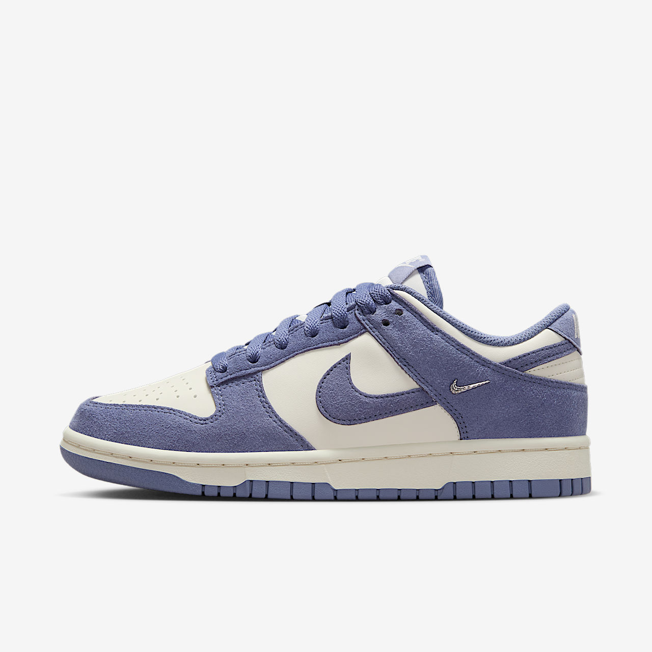 nike dunk low se easter womens stores