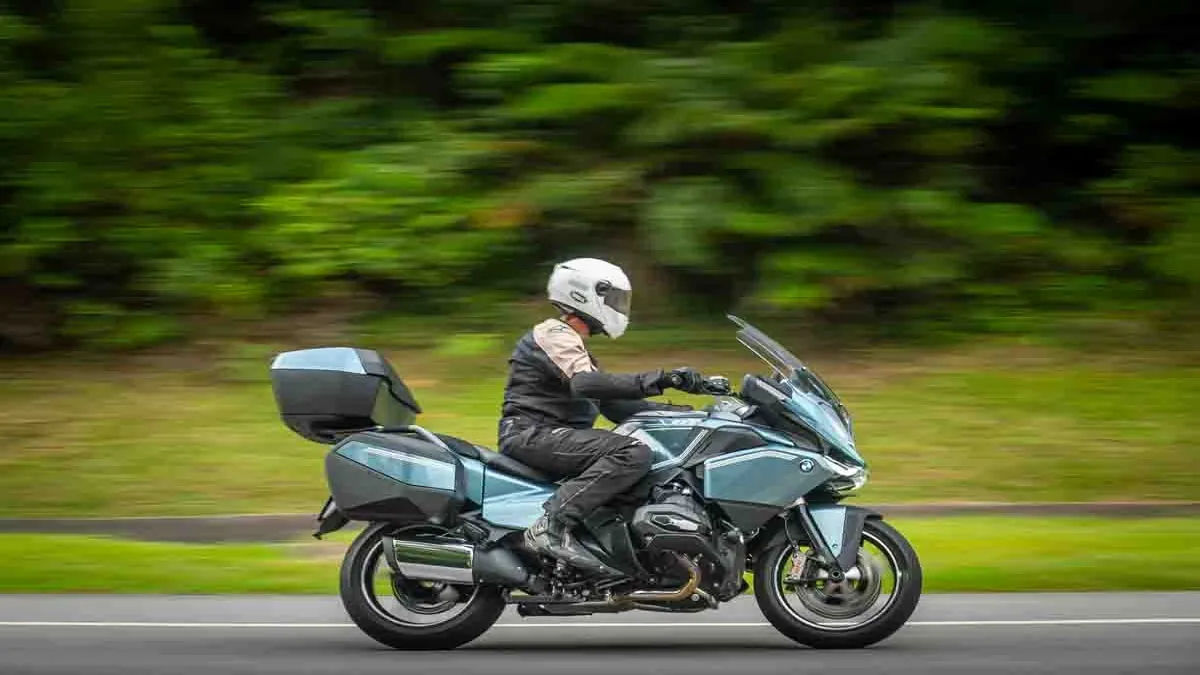 BMW R 1300 RT: a sofisticada motocicleta ideal para viagens