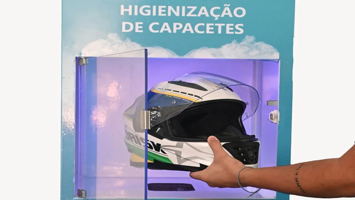 Dispositivo limpa capacetes e elimina até 99,9% das bactérias