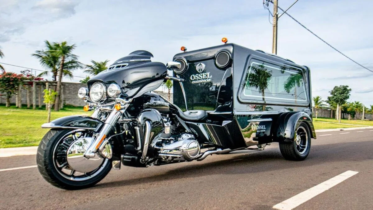 Funerária revoluciona com cortejo em Harley-Davidson
