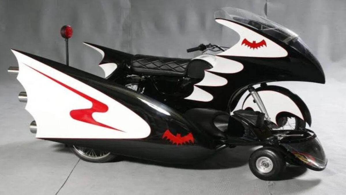 Leilão da icônica Batcycle de Batman e Robin dos anos 60