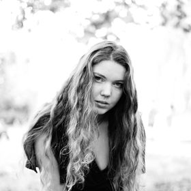 © Chloe Offer