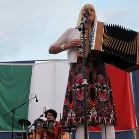 Hilde Frateur met Calicanto op Festa della Repubblica Teolo Italia