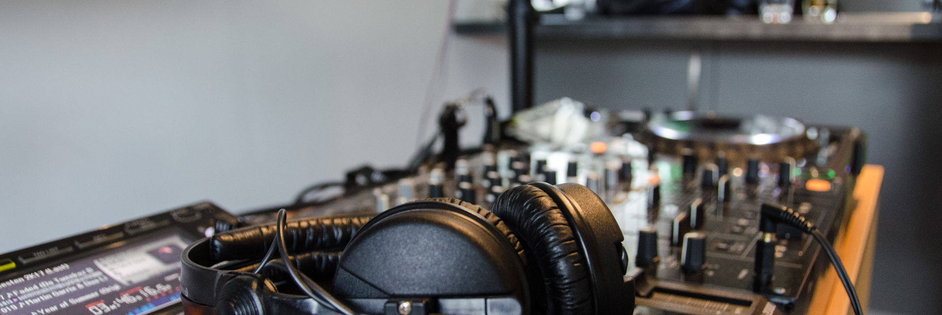 De DJ Academie