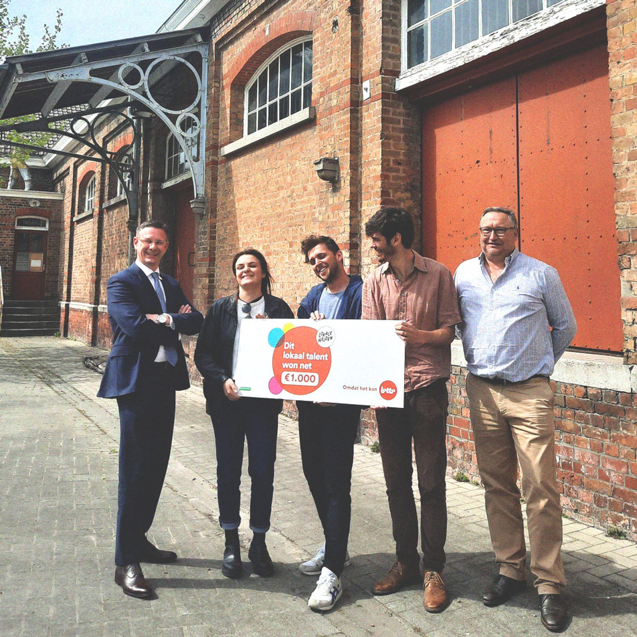 ​ART’Iz (Izegem, West-Vlaanderen) met hun Lotto cheque