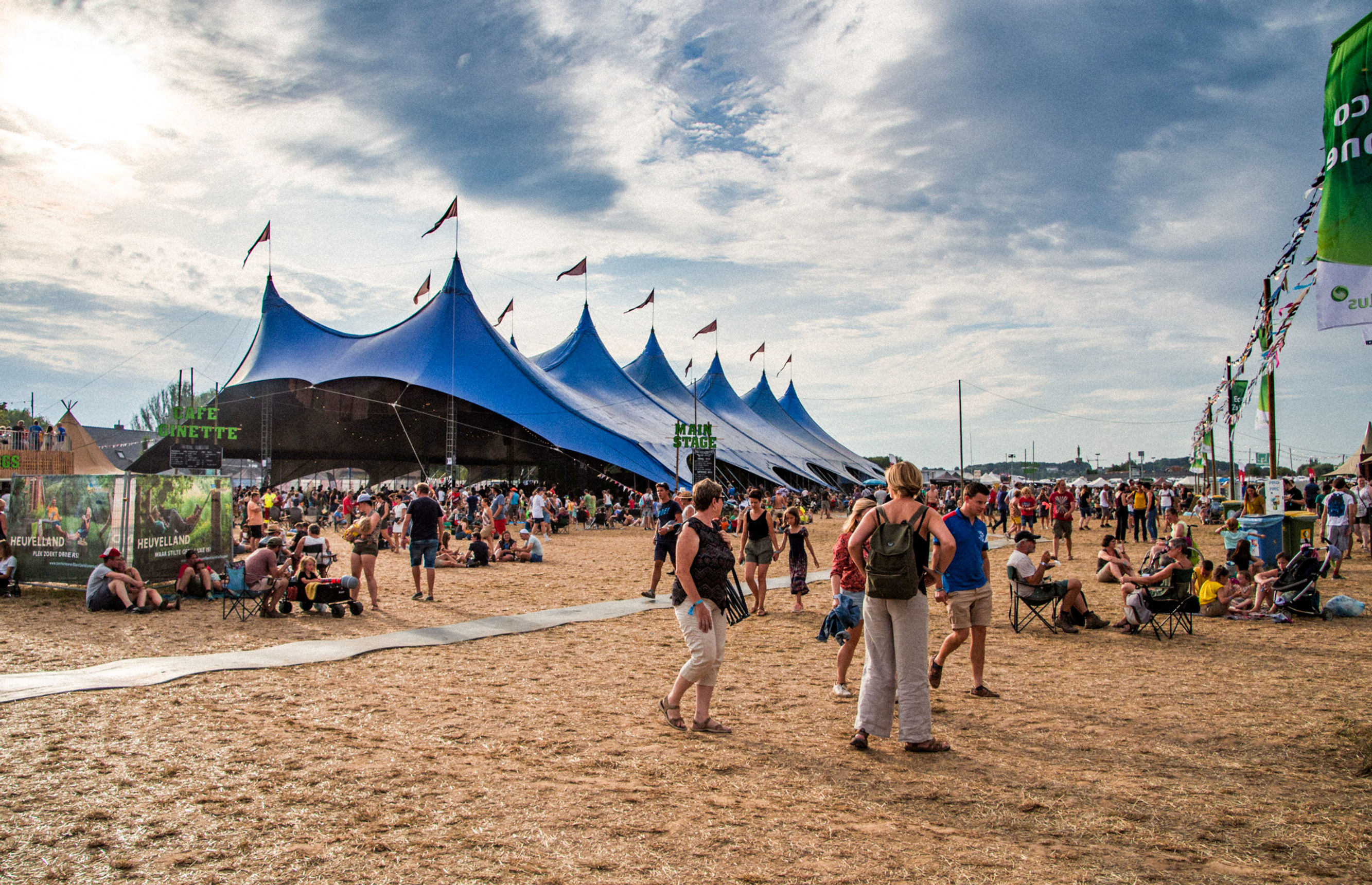 Delegatie uit het VK op Dranouter Festival via internationaal bezoekersprogramma