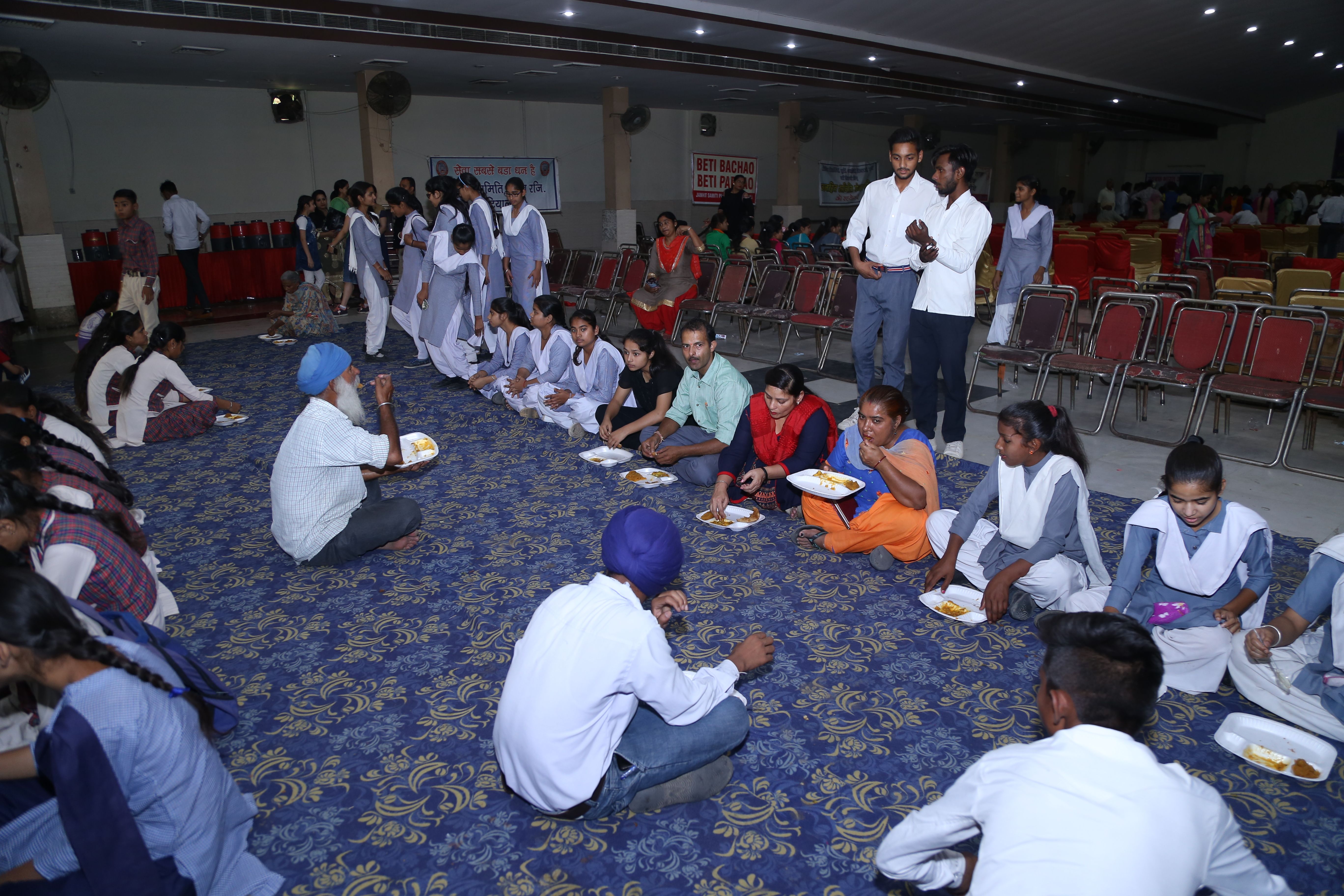 Langar sewa at
              annual function for students