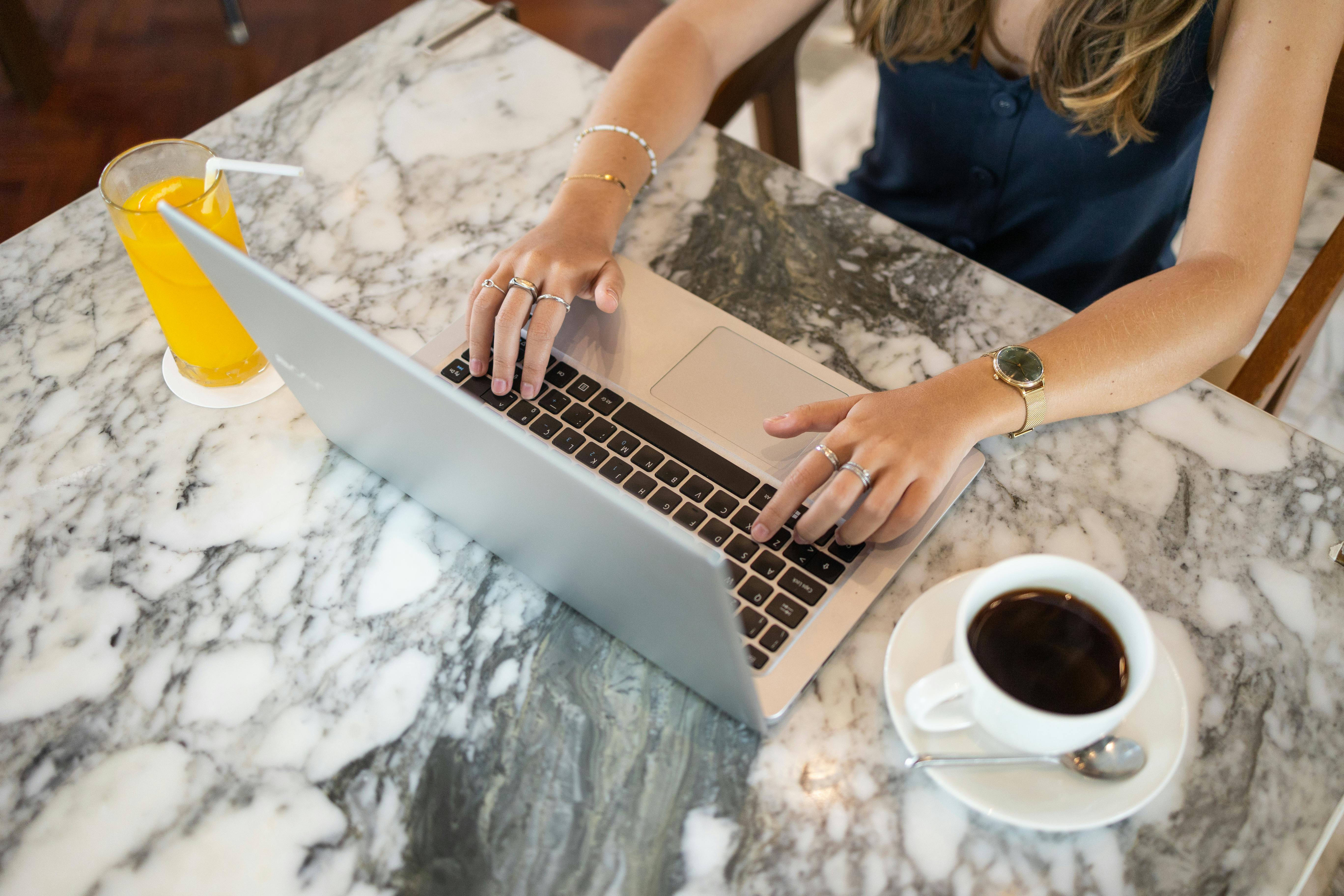 The Ultimate Digital Nomad Power Setup: Why High-Wattage GaN Chargers are Essential